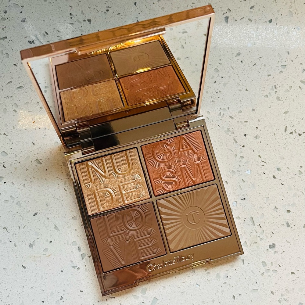 Charlotte Tilbury Nudegasm face palette